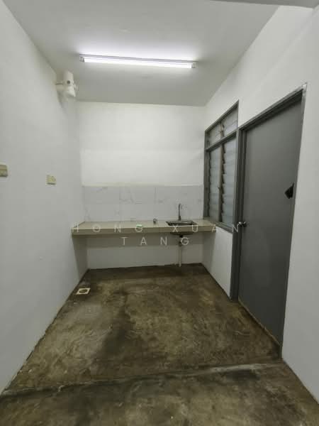 Rumah Flat untuk Disewa di Pelangi Indah - Hong Xuan Tang - Kitchen - PropertyGuru.com.my