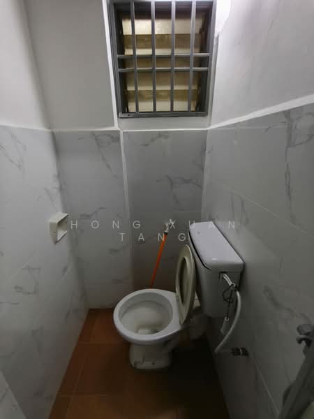 Rumah Flat untuk Disewa di Pelangi Indah - Hong Xuan Tang - Bathroom - PropertyGuru.com.my