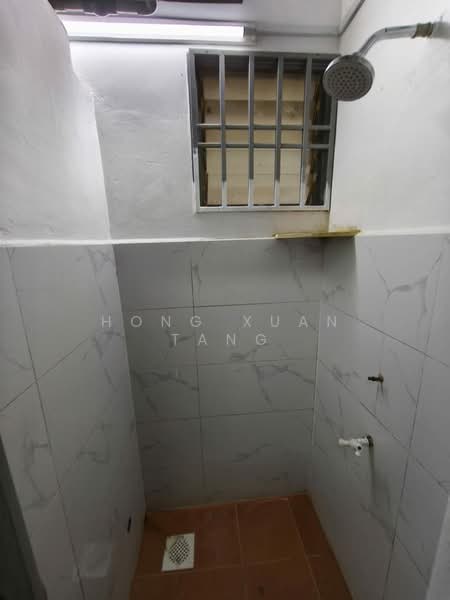 Rumah Flat untuk Disewa di Pelangi Indah - Hong Xuan Tang - Bathroom - PropertyGuru.com.my