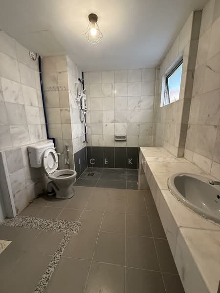 Condominium for Rent at Pelita Indah - Janice Khoo - Bathroom - PropertyGuru.com.my