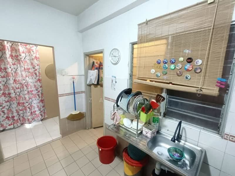 Pangsapuri untuk Dijual di Kristal Heights - Amzar Faiz - Kitchen - PropertyGuru.com.my