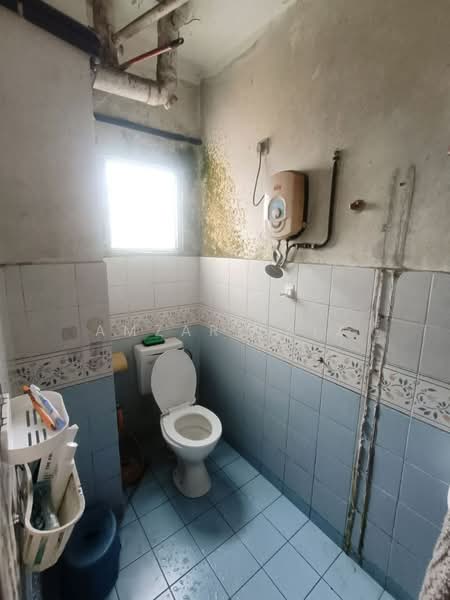 Pangsapuri untuk Dijual di Kristal Heights - Amzar Faiz - Bathroom - PropertyGuru.com.my