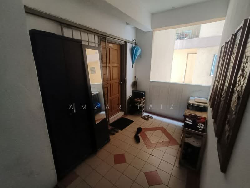 Pangsapuri untuk Dijual di Kristal Heights - Amzar Faiz - Entrance - PropertyGuru.com.my