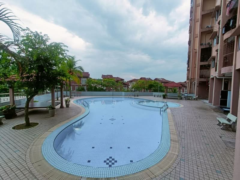 Pangsapuri untuk Dijual di Kristal Heights - Amzar Faiz - Pool - PropertyGuru.com.my