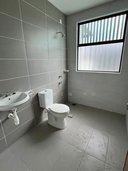 Rumah Teres 2 Tingkat untuk Dijual di Taman Bestari Indah (Ulu Tiram) - Darren Ho - Bathroom - PropertyGuru.com.my