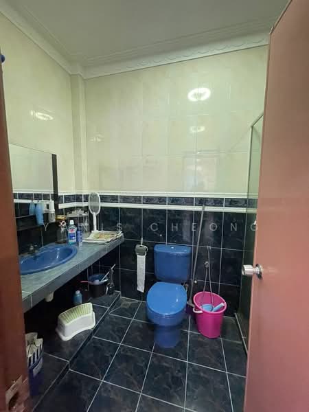 Rumah Teres 2 Tingkat untuk Dijual di Taman Wangsa Permai (Kepong) - Yanis Cheong - Bathroom - PropertyGuru.com.my