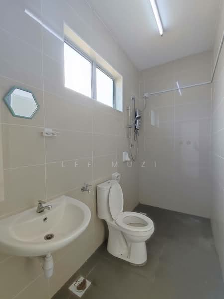 Terraced House for Sale in Taman Klebang Perdana (Chemor) - Lee Muzi - Bathroom - PropertyGuru.com.my