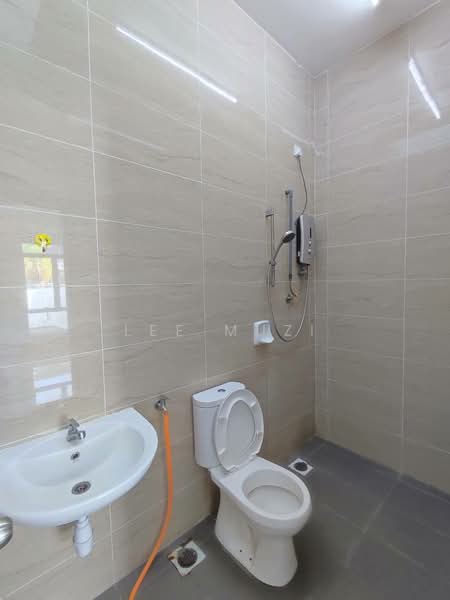 Terraced House for Sale in Taman Klebang Perdana (Chemor) - Lee Muzi - Bathroom - PropertyGuru.com.my