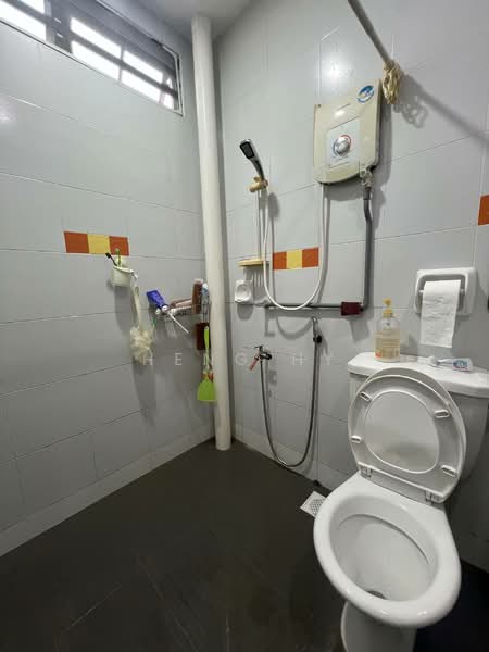 Rumah Teres 2 Tingkat untuk Dijual di Taman Desa Tebrau (Tebrau) - Heng Hy - Bathroom - PropertyGuru.com.my