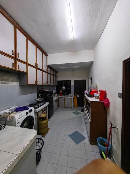 Rumah Teres 2 Tingkat untuk Dijual di Taman Century (Johor Bahru) - Sky Tan - Kitchen - PropertyGuru.com.my