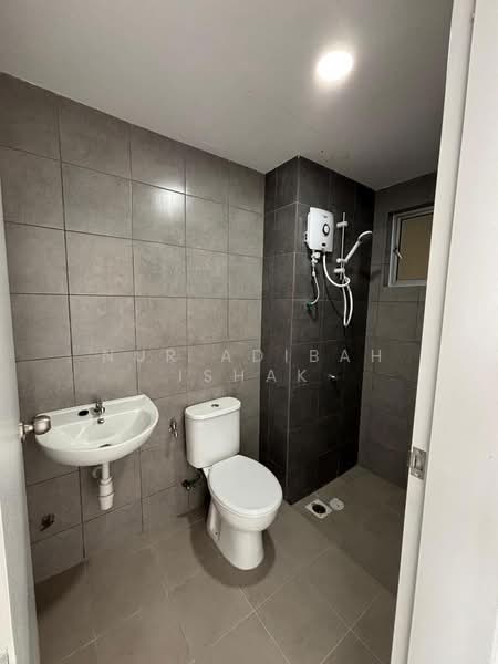 Condominium for Rent at Residensi Sateria - Nur Adibah Ishak - Bathroom - PropertyGuru.com.my