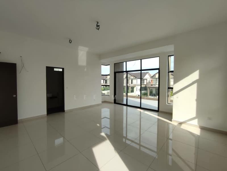 Rumah Berkembar untuk Dijual di Chemor (Perak) - Lee Muzi - Living Room - PropertyGuru.com.my