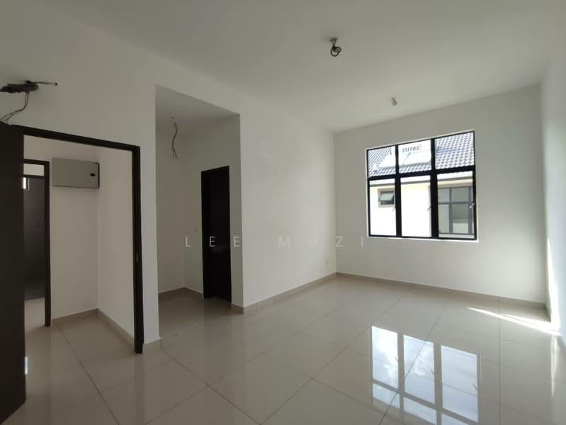 Rumah Berkembar untuk Dijual di Chemor (Perak) - Lee Muzi - Living Room - PropertyGuru.com.my