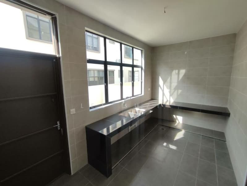 Rumah Berkembar untuk Dijual di Chemor (Perak) - Lee Muzi - Kitchen - PropertyGuru.com.my
