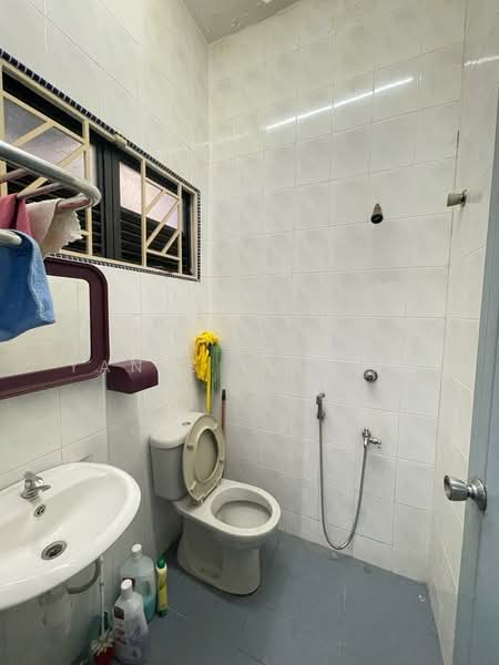 Rumah Teres 2 Tingkat untuk Dijual di Taman Wangsa Permai (Kepong) - Yanis Cheong - Bathroom - PropertyGuru.com.my