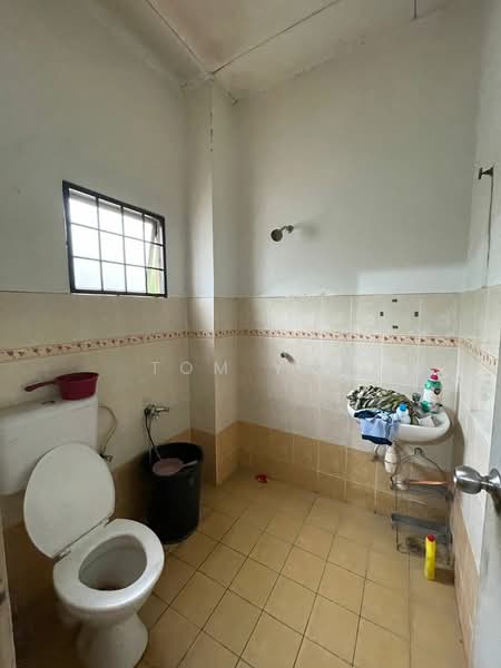 Rumah Teres 2 Tingkat untuk Dijual di Taman Desa Mas (Rawang) - Tom Yip - Bathroom - PropertyGuru.com.my