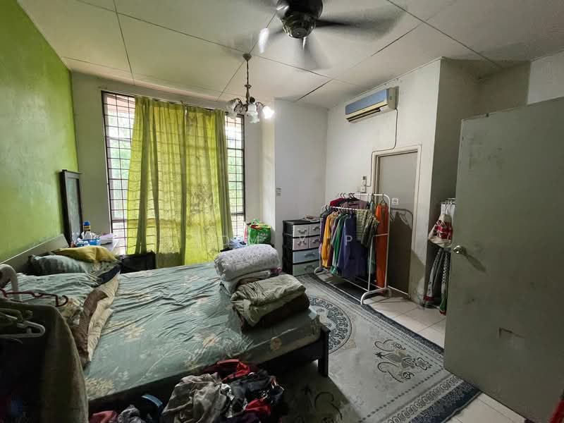 Rumah Teres 2 Tingkat untuk Dijual di Taman Desa Mas (Rawang) - Tom Yip - Bedroom - PropertyGuru.com.my