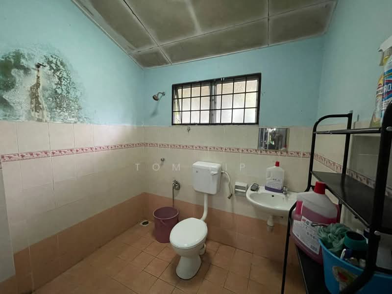 Rumah Teres 2 Tingkat untuk Dijual di Taman Desa Mas (Rawang) - Tom Yip - Bathroom - PropertyGuru.com.my