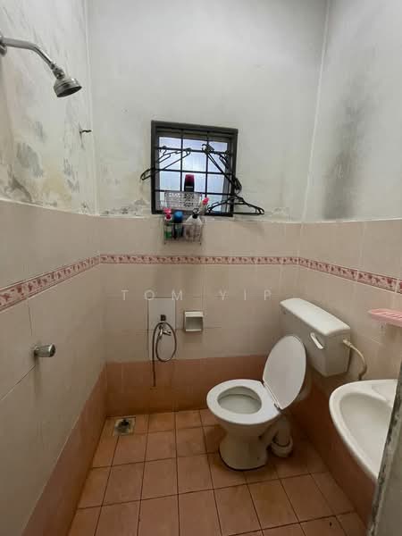 Rumah Teres 2 Tingkat untuk Dijual di Taman Desa Mas (Rawang) - Tom Yip - Bathroom - PropertyGuru.com.my