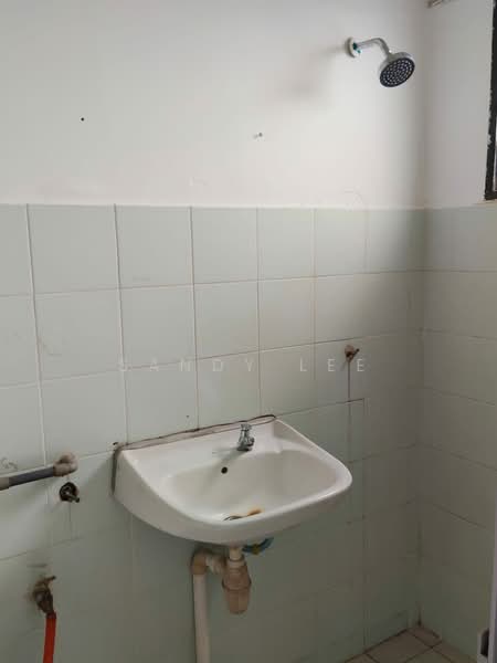 Apartment for Sale at Desa Sri Puteri B - Sandy Lee - Bathroom - PropertyGuru.com.my