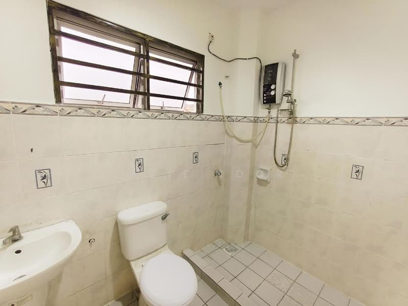Semi-Detached House for Sale in Bangi (Selangor) - Fazie Noor - Bathroom - PropertyGuru.com.my