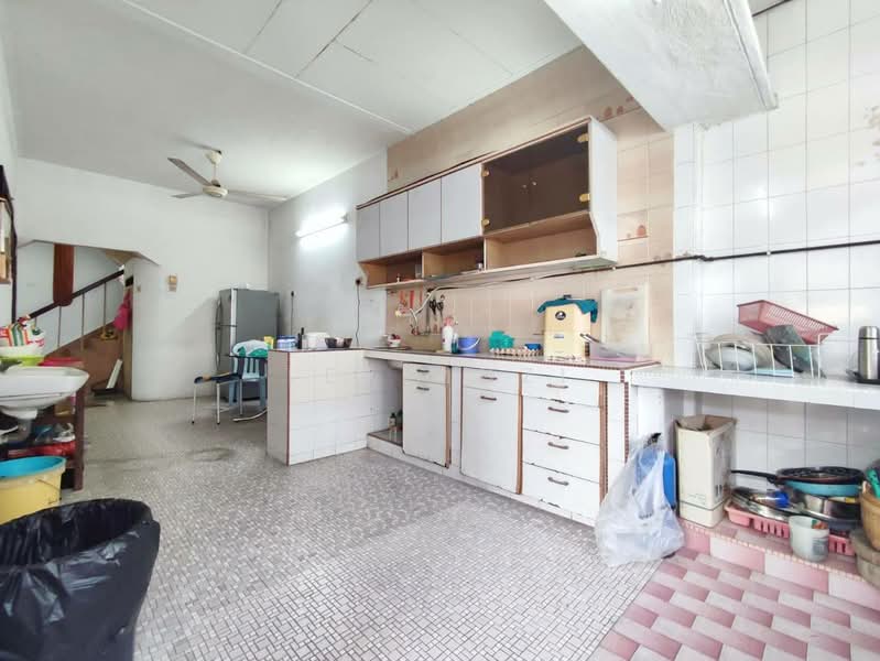 2-storey Terraced House for Sale in Station 18 (Ipoh) - Lee Muzi - Kitchen - PropertyGuru.com.my