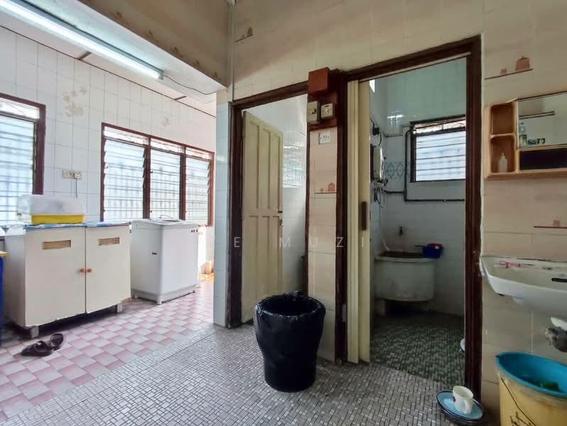 2-storey Terraced House for Sale in Station 18 (Ipoh) - Lee Muzi - Kitchen - PropertyGuru.com.my