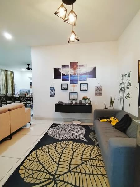 Cluster House for Sale in Taman Mutiara Mas (Skudai) - Alviss Tay - Living Room - PropertyGuru.com.my