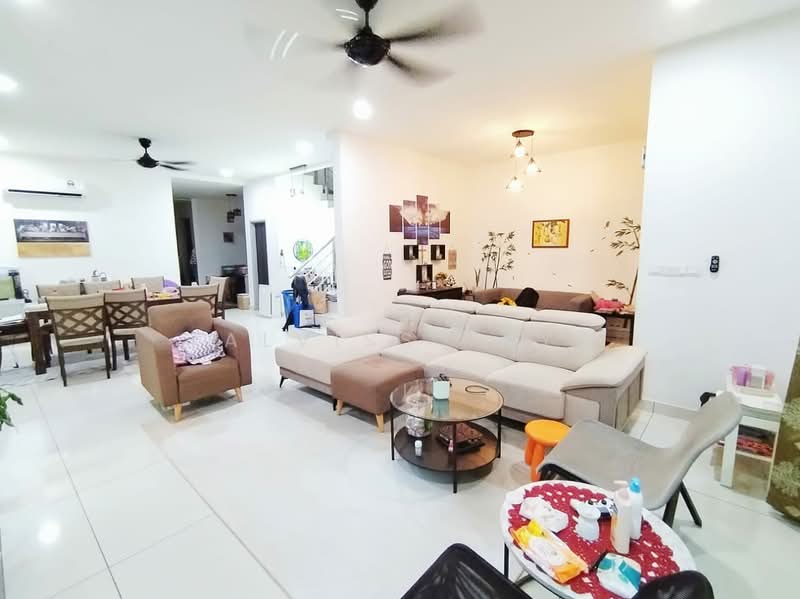 Cluster House for Sale in Taman Mutiara Mas (Skudai) - Alviss Tay - Living Room - PropertyGuru.com.my
