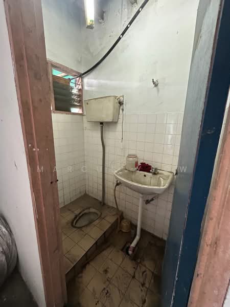 Semi-D Factory for Rent in Seremban Light Industrial Park (Seremban) - Marcus Yeow - Bathroom - PropertyGuru.com.my