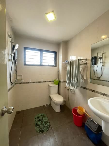 3-storey Terraced House for Sale in Taman Segambut (Jalan Kuching) - Yanis Cheong - Bathroom - PropertyGuru.com.my