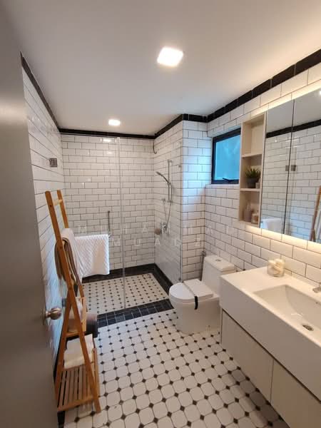 Servis Apartment untuk Dijual di E'Island Lake Haven - Muhammad Muadz - Bathroom - PropertyGuru.com.my