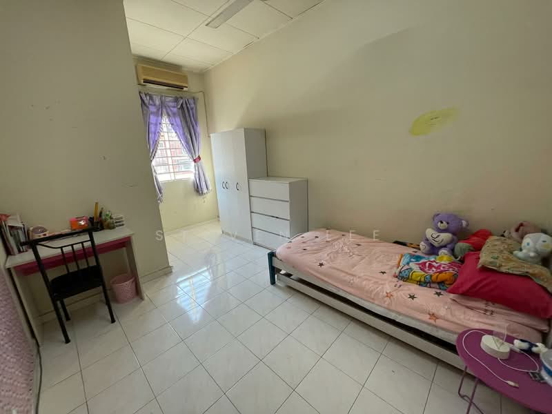 2-storey Terraced House for Rent in Taman Garing Permai (Rawang) - Steven Lee - Bedroom - PropertyGuru.com.my
