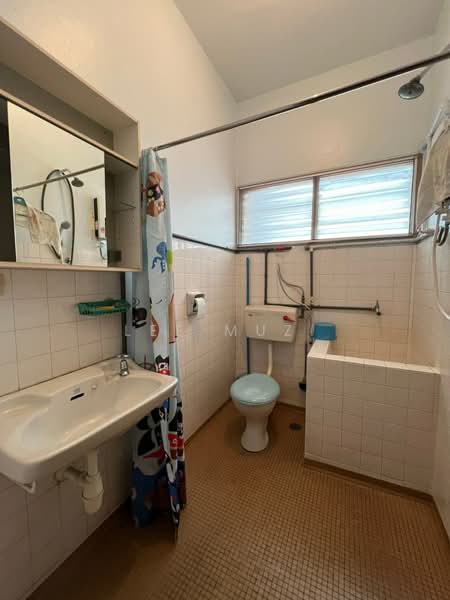 2-storey Terraced House for Sale in Gunung Rapat (Ipoh) - Lee Muzi - Bathroom - PropertyGuru.com.my