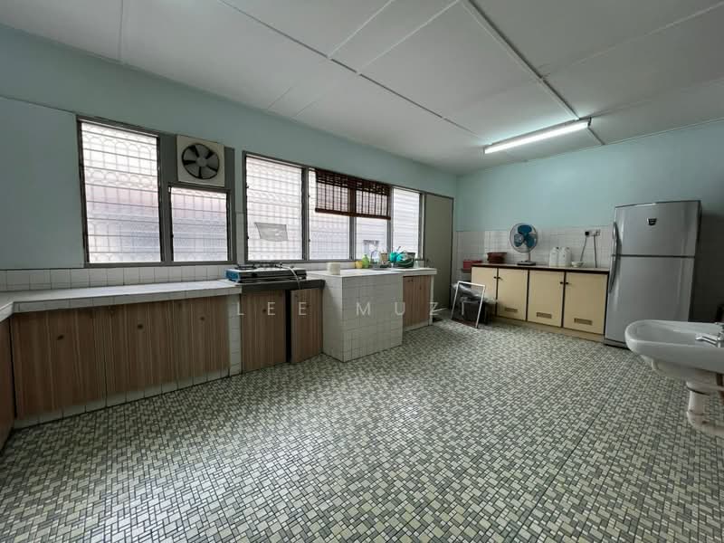 2-storey Terraced House for Sale in Gunung Rapat (Ipoh) - Lee Muzi - Kitchen - PropertyGuru.com.my