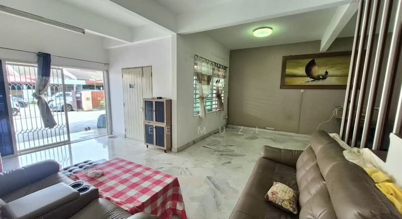 Rumah Teres 2 Tingkat untuk Dijual di Gunung Rapat (Ipoh) - Lee Muzi - Living Room - PropertyGuru.com.my
