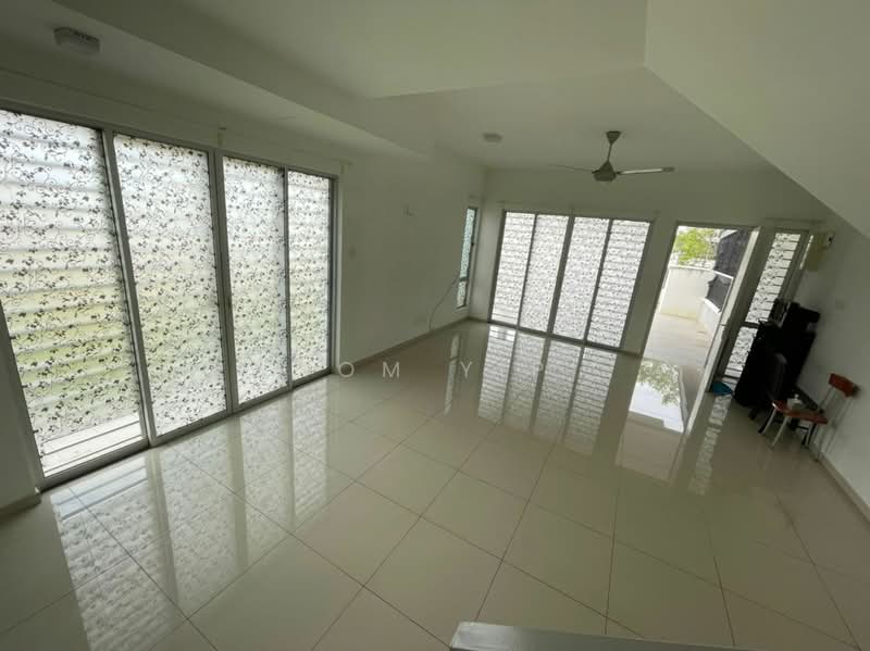 2-storey Terraced House for Sale in Bandar Tasik Puteri (Rawang) - Tom Yip - Living Room - PropertyGuru.com.my