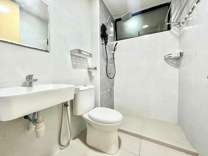 Kondominium untuk Dijual di Cyberia Smart Homes - Amzar Faiz - Bathroom - PropertyGuru.com.my