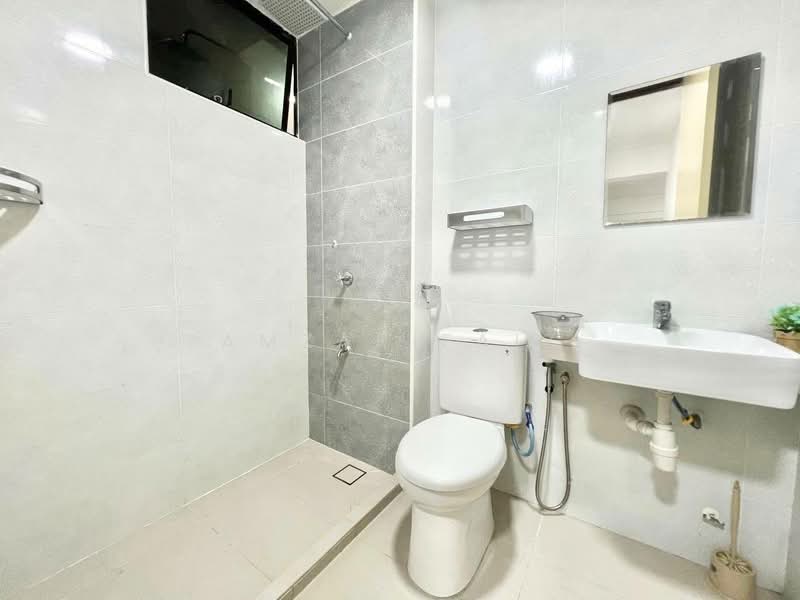 Kondominium untuk Dijual di Cyberia Smart Homes - Amzar Faiz - Bathroom - PropertyGuru.com.my