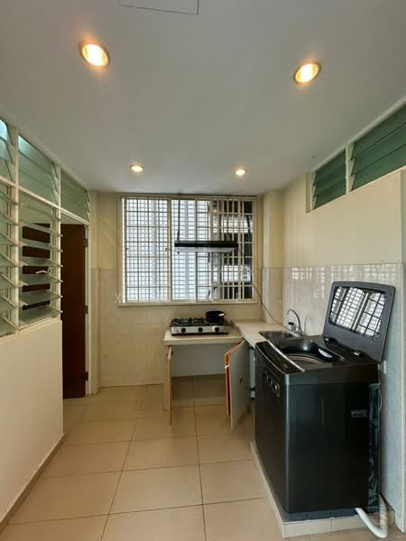 Condominium for Rent at Gurney Beach Resort - Xinnee . - Kitchen - PropertyGuru.com.my