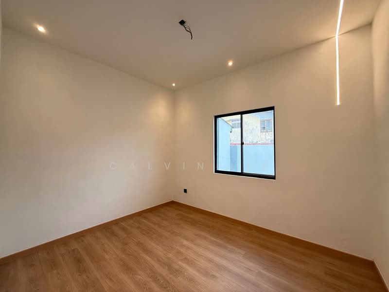 Rumah Berkembar untuk Dijual di Taman Mutiara (Ulu Tiram) - Calvin Lee - PropertyGuru.com.my