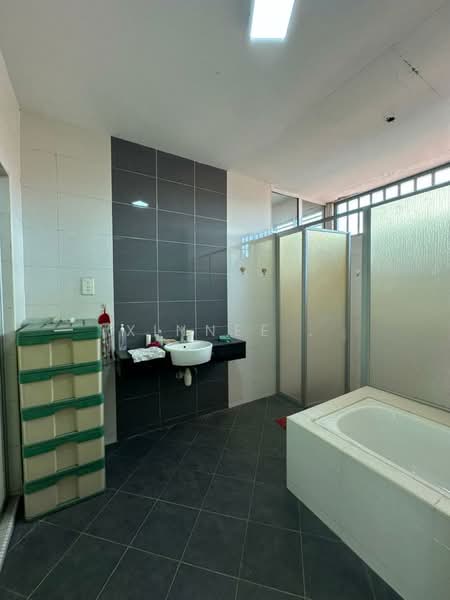 Rumah Teres 3 Tingkat untuk Dijual di Sungai Ara (Penang) - Xinnee . - Bathroom - PropertyGuru.com.my