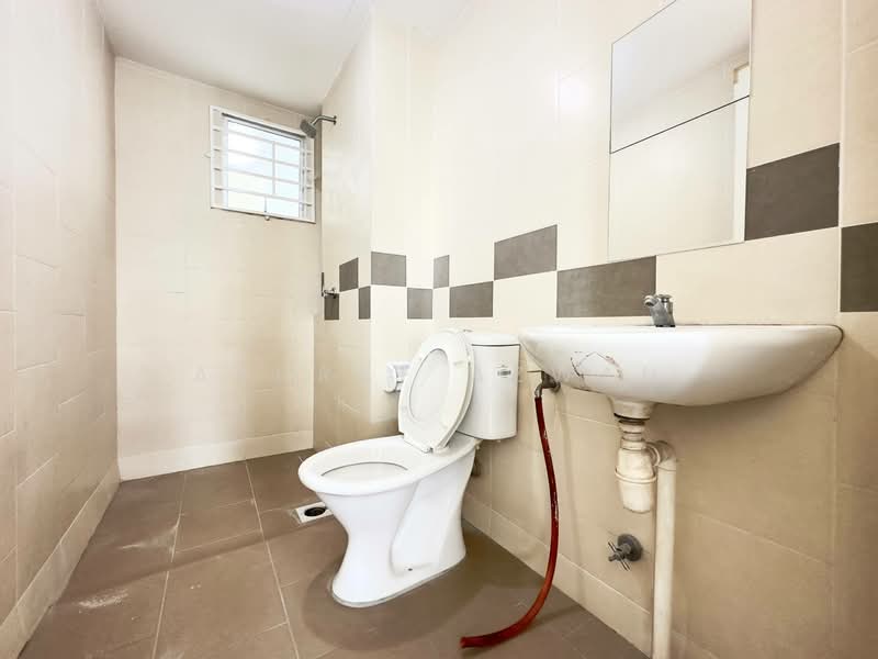Pangsapuri untuk Dijual di Seri Mutiara - Ashraf Azwan - Bathroom - PropertyGuru.com.my