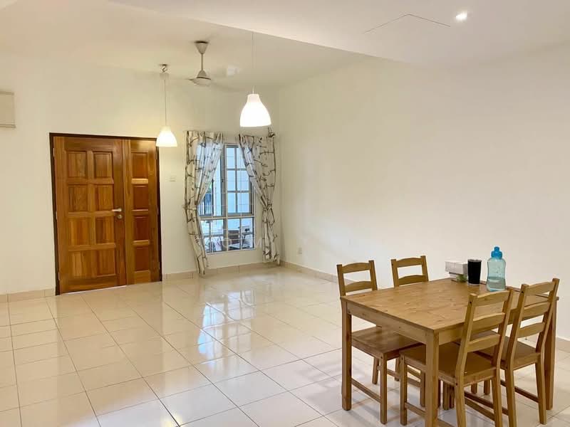 Townhouse for Sale in Damansara Jaya (Petaling Jaya) - Tom Yip - Living Room - PropertyGuru.com.my
