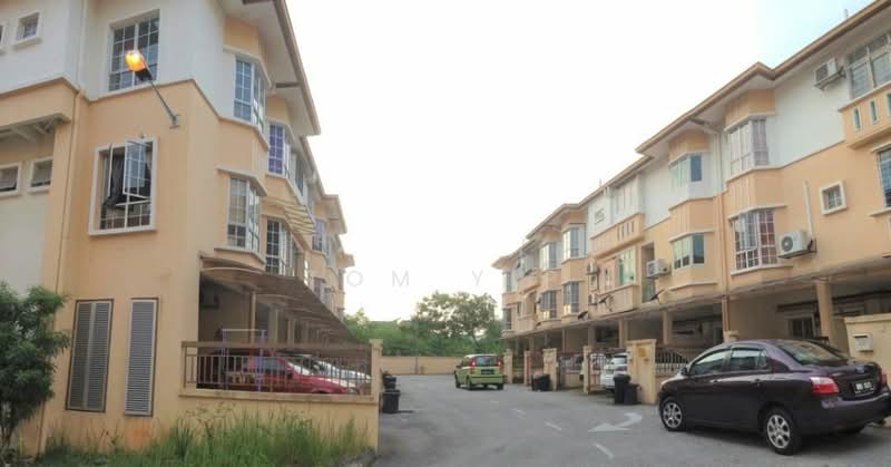 Townhouse for Sale in Damansara Jaya (Petaling Jaya) - Tom Yip - Exterior - PropertyGuru.com.my