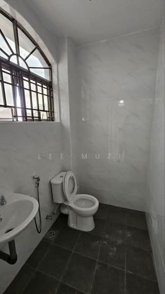 2-storey Terraced House for Sale in Gunung Rapat (Ipoh) - Lee Muzi - Bathroom - PropertyGuru.com.my