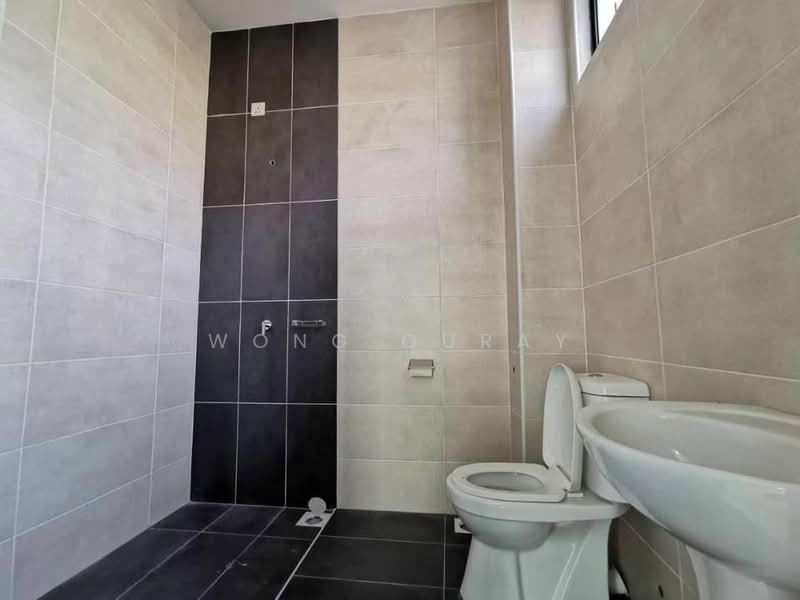 Cluster House for Sale in Taman Mutiara Mas (Skudai) - Wong Ouray - Bathroom - PropertyGuru.com.my