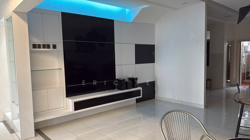 Rumah Teres 2 Tingkat untuk Disewa di Setia Tropika (Johor Bahru) - Eric Tee - Living Room - PropertyGuru.com.my