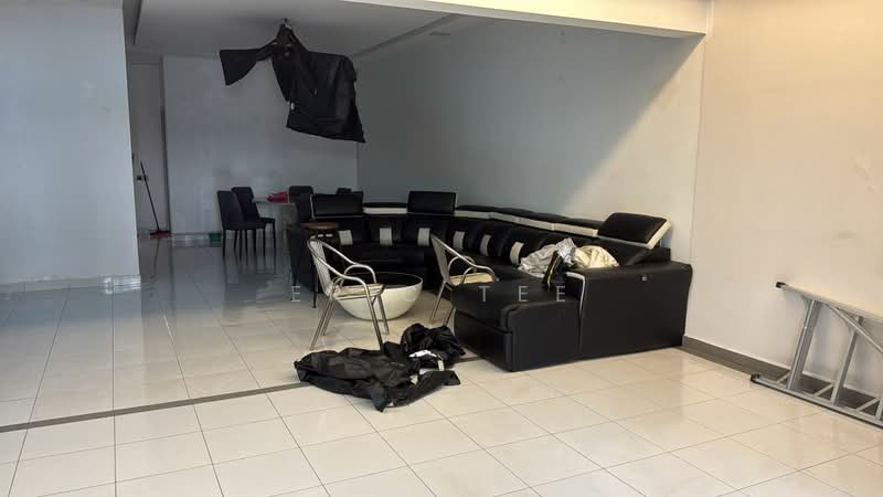 Rumah Teres 2 Tingkat untuk Disewa di Setia Tropika (Johor Bahru) - Eric Tee - Living Room - PropertyGuru.com.my