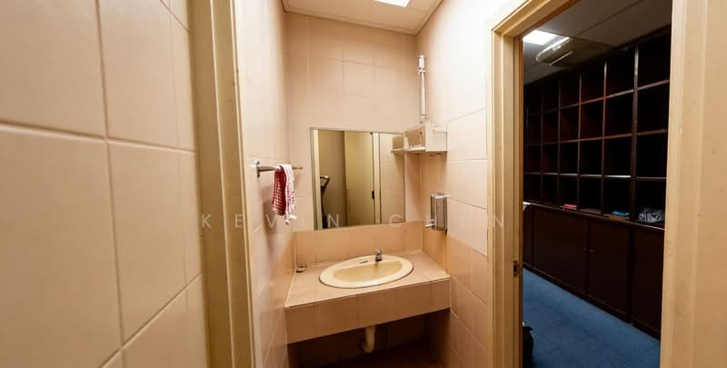 Pejabat untuk Disewa di KL City Centre (Kuala Lumpur) - Kevin Chen - Bathroom - PropertyGuru.com.my